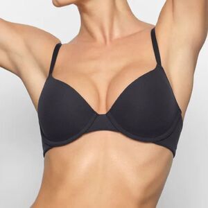 NWT Skims Onyx Black 42DDDD 42G Fits Everybody T-Shirt Bra Adjustable Underwire